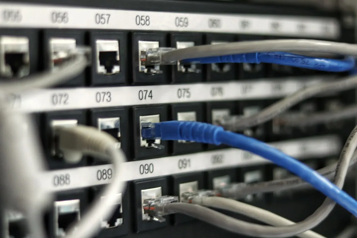Strukturierte Netzwerkverkabelung im 19-Zoll-Rack — Grundlage jeder professionellen Netzwerkinstallation