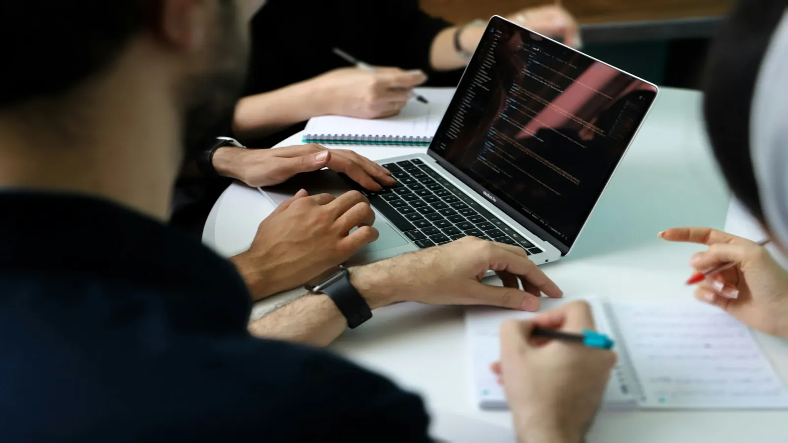 Wie Automatisierung Unternehmen dabei unterstützt, Kosten zu senken