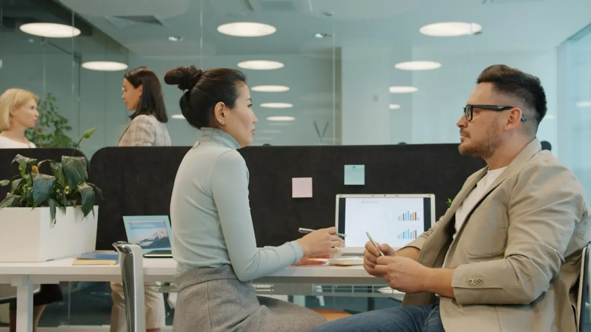 IT-Verantwortliche im Mittelstand arbeiten mit externem Managed-Service-Partner zusammen