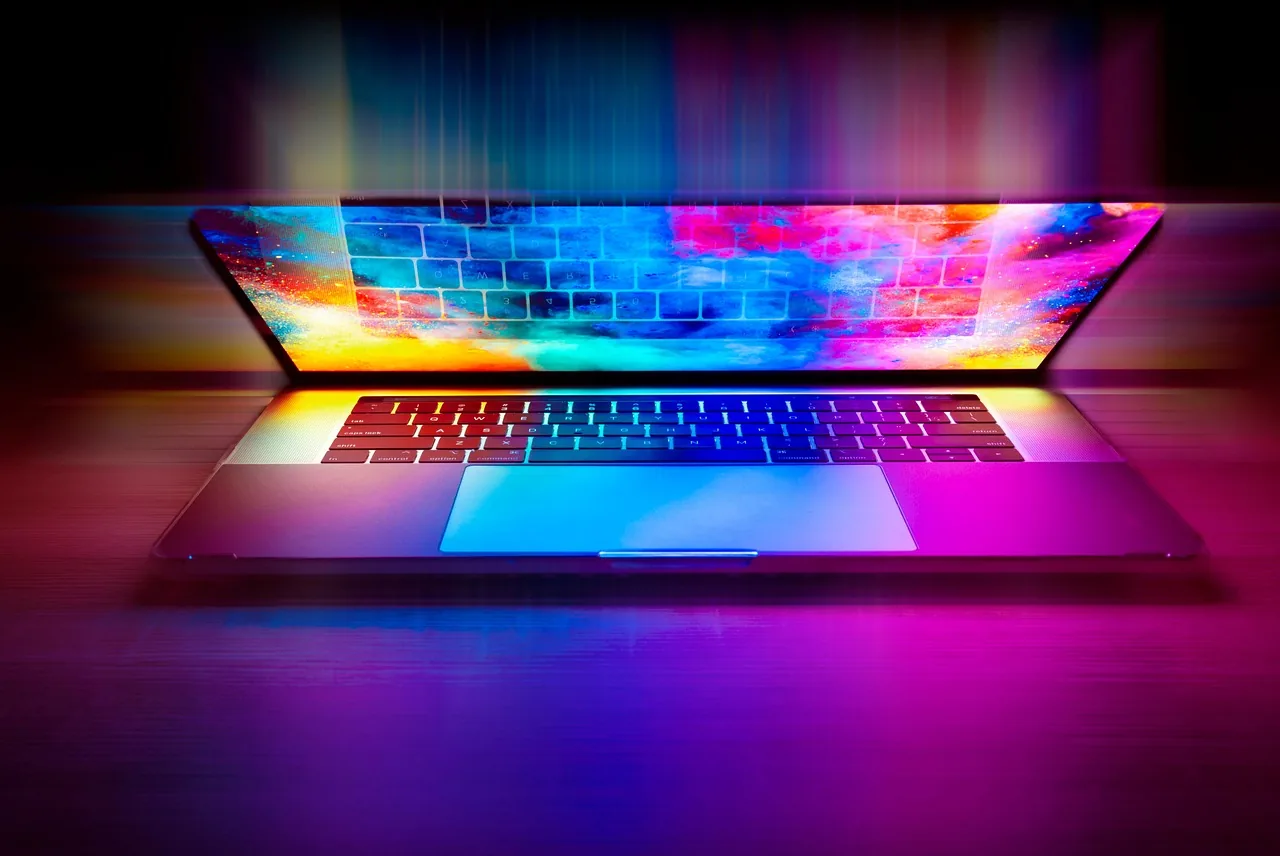 Computerbildschirm reinigen: Der Praxis-Leitfaden für Büro-PCs, Monitore & Notebooks (2026)