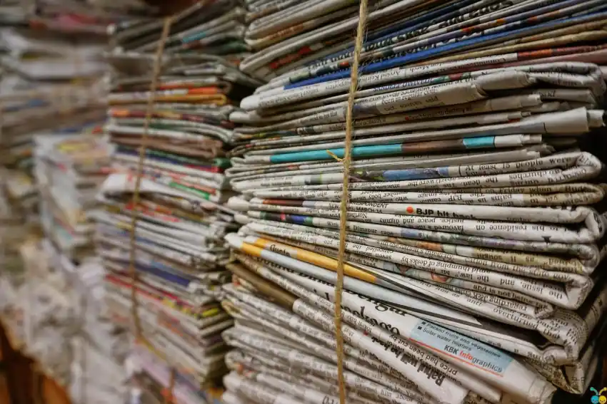 Aktenstapel im Archiv — DocuWare ersetzt das Papier-Archiv durch revisionssicheres digitales Dokumentenmanagement