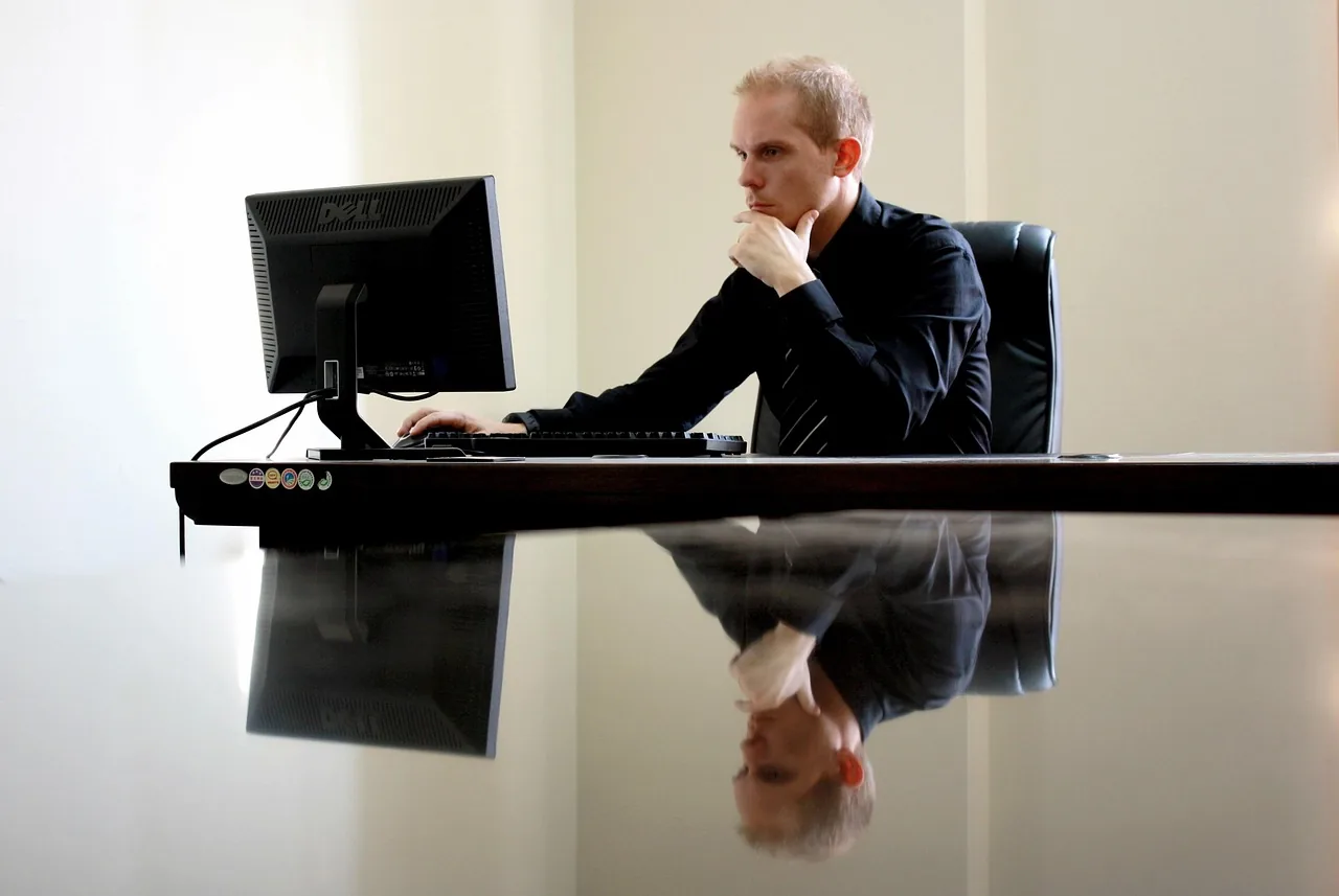 Einzelbüro oder Großraum: Welches IT-Setup passt zu welcher Bürokultur?