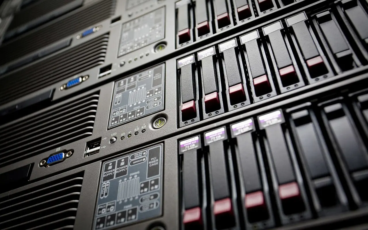 IT-Sicherheit ohne IT-Team: Backup, MFA und Nachweis auf Knopfdruck