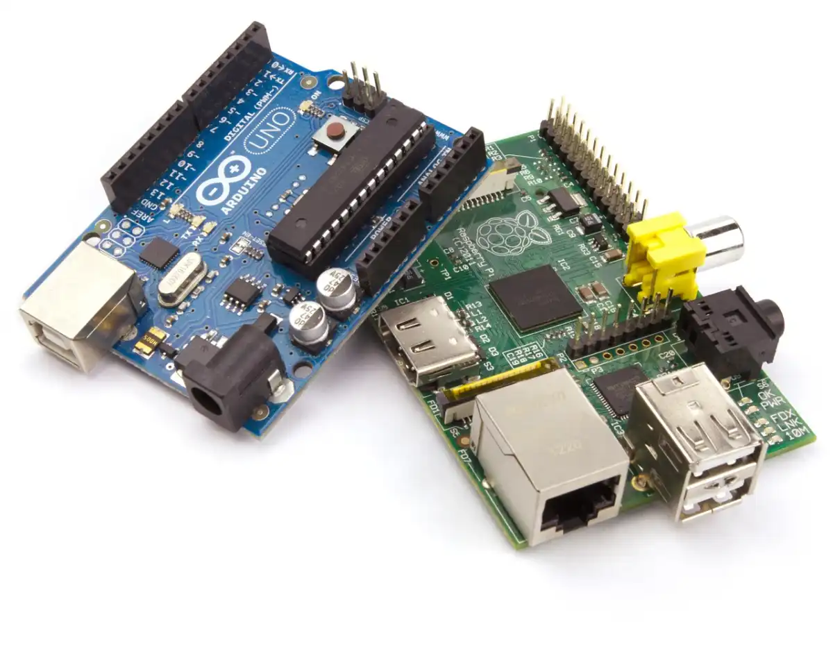 Forscher analysiert Code – Hardware-Sicherheitsforschung wie beim Starlink-Hack