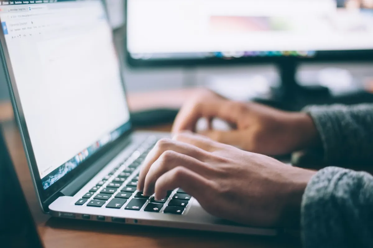 Prozessautomatisierung und digitale Workflows am modernen Arbeitsplatz im Mittelstand