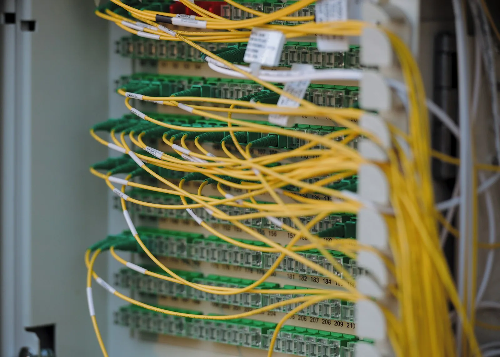 Routing verstehen: Protokolle, Tabellen und Troubleshooting im Unternehmensnetz