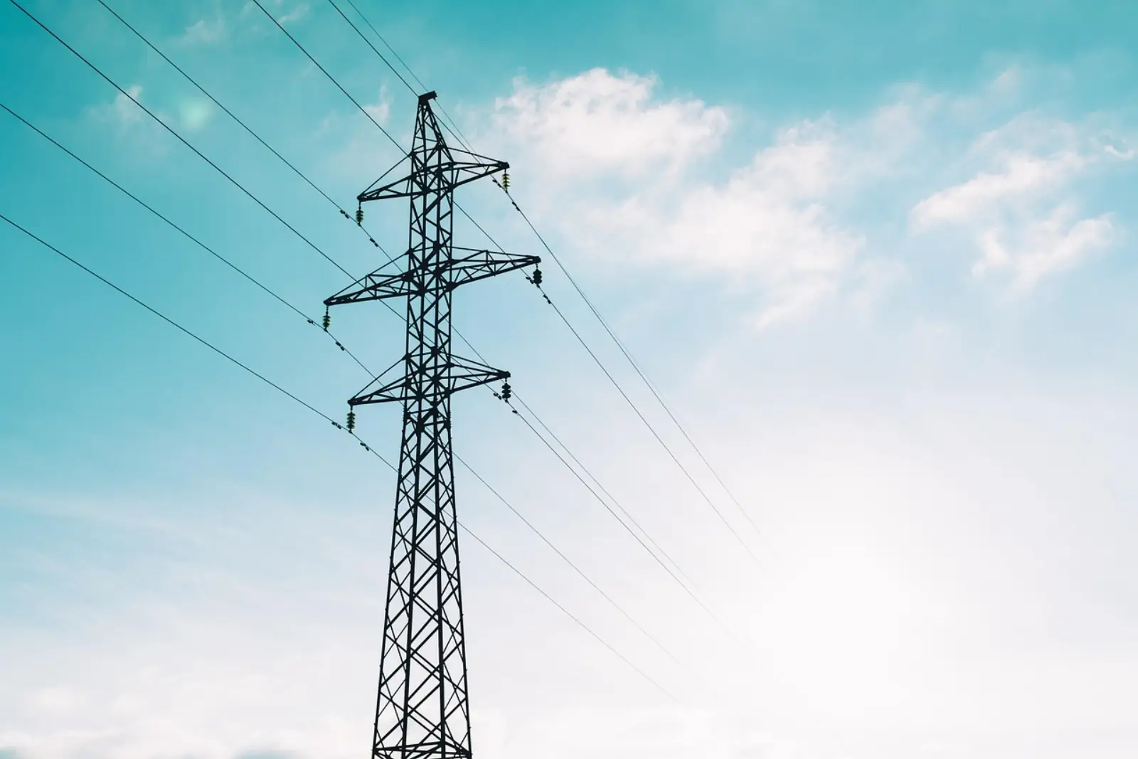 Stromversorgung und Infrastruktur — Grundlage jeder Serverraum-Kühlung und Klimatisierung