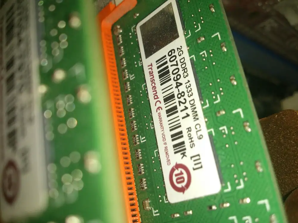 DDR5-RDIMM-Modul mit RAM-Chips für Server und Workstations